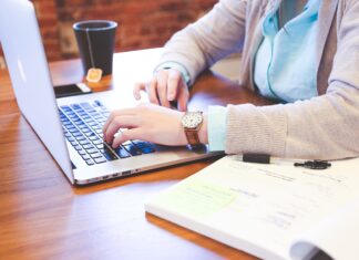 Why Do Students Choose Distance Learning Over Other? lovely professional university ba distance