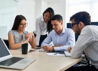 Goals of Fashion Company in the Society Goals of Fashion Company in the Society