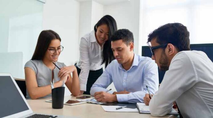 Goals of Fashion Company in the Society Goals of Fashion Company in the Society